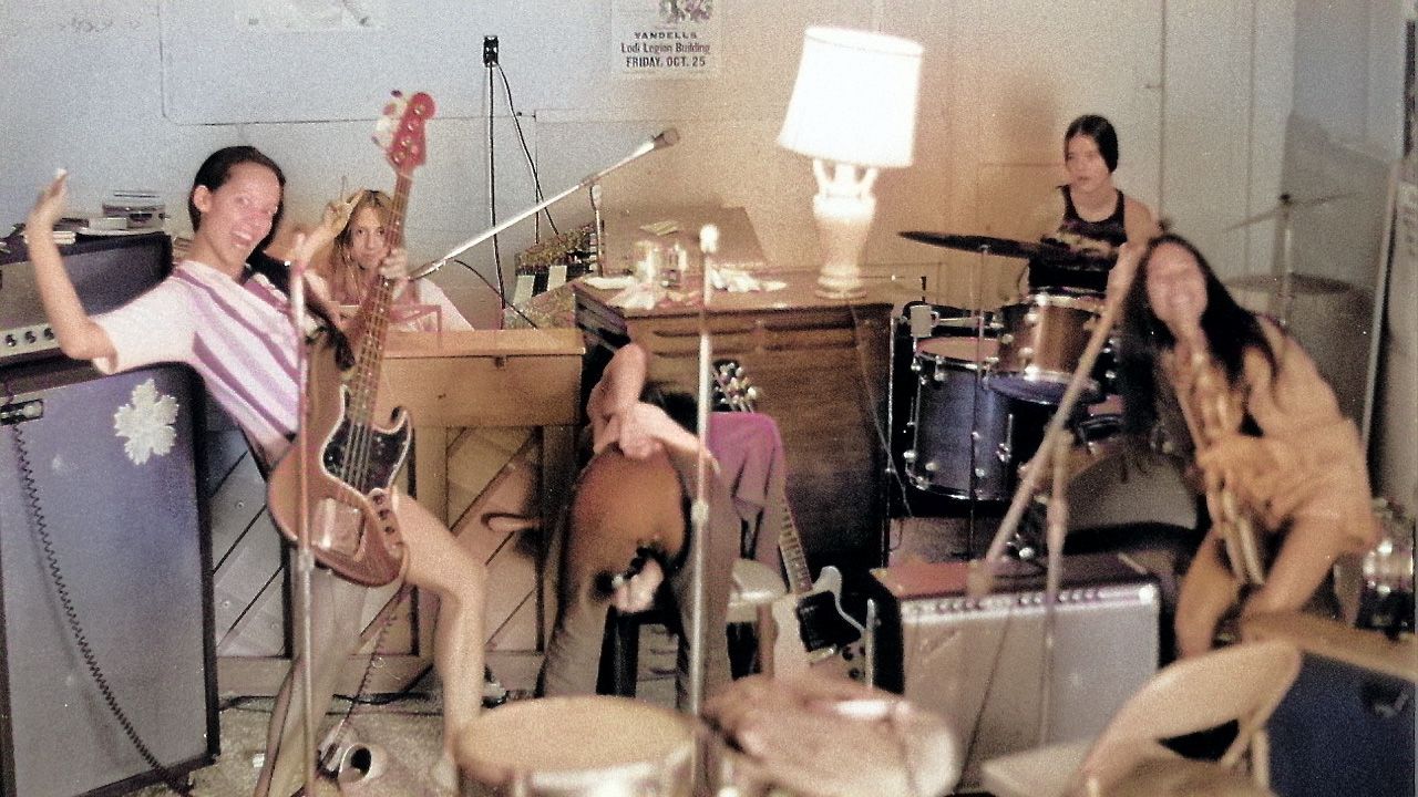 The tale of Fanny: Pioneers of the First All-Female Bands Worldwide]