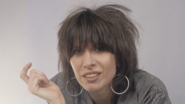 "Transforming Grief into Tribute: Chrissie Hynde's Journey with The Pretenders' Classic Comeback Song"]