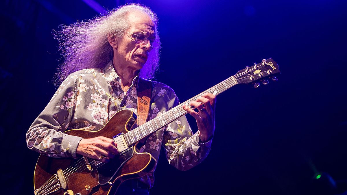 "UK Shows Delayed as Steve Howe Undergoes Surgery"]