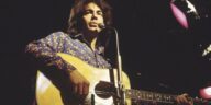 "Uninhibited and Spontaneous: How Neil Diamond Took Creative Risks During the '70s"]