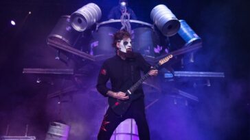 Why Jim Root Opted for the Telecaster Instead of Classic Metal Guitars]