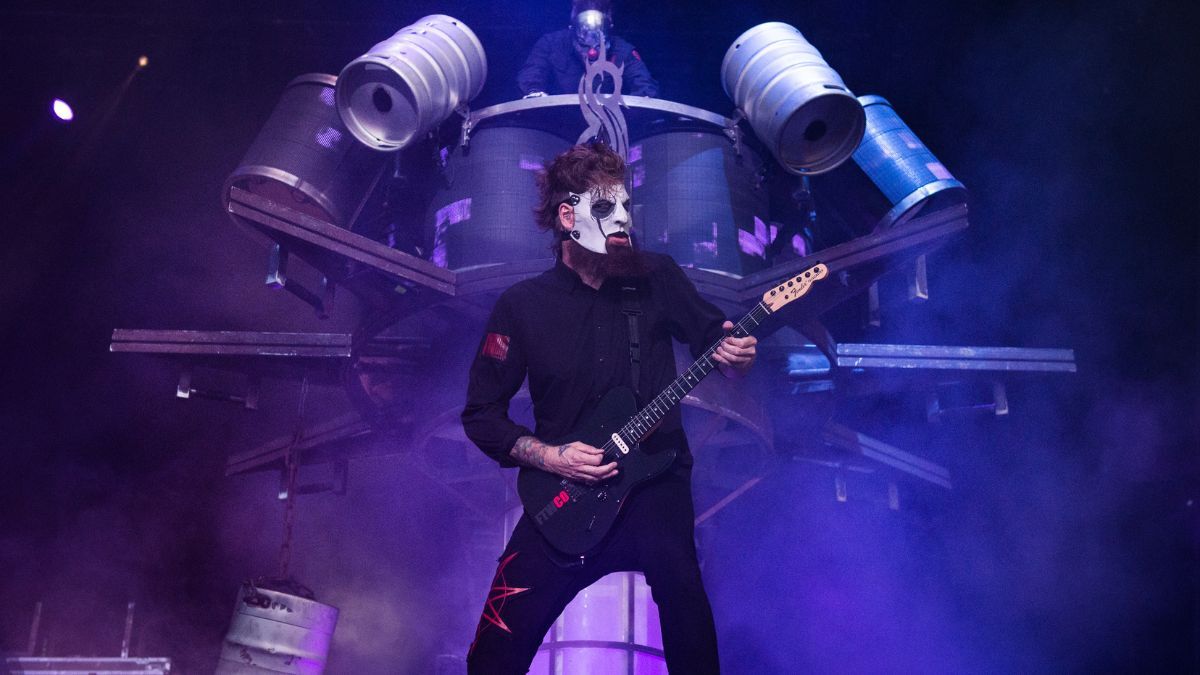 Why Jim Root Opted for the Telecaster Instead of Classic Metal Guitars]