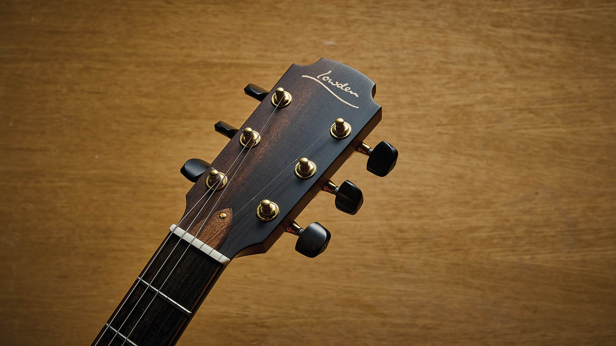 Lowden GL-J: George Lowden cites the Gibson ES-335 as an inspiration, but double-cutaway aside, it&rsquo;s a totally different design