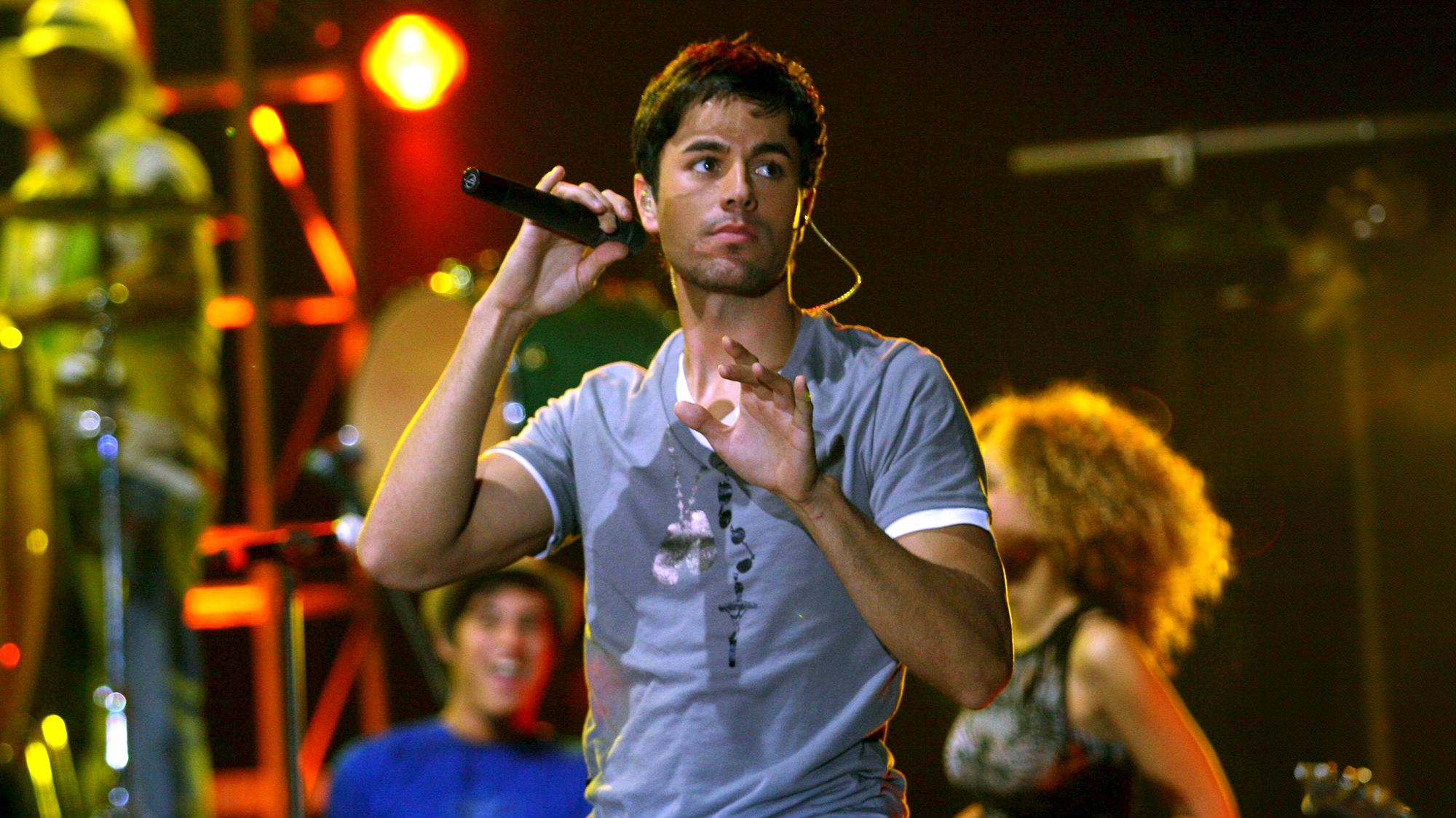 Enrique Iglesias performing in Istanbul, Turkey, November 3, 2007