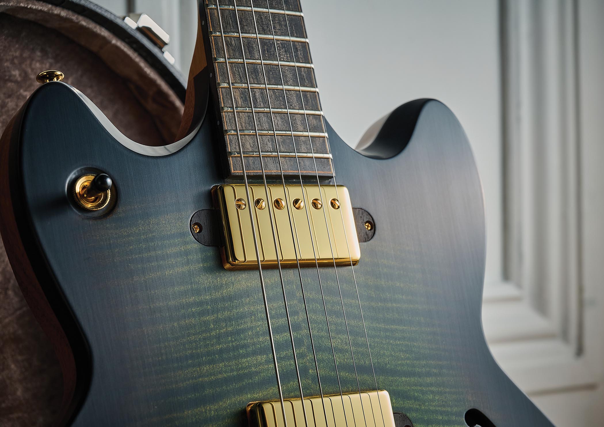 Lowden GL-J: George Lowden cites the Gibson ES-335 as an inspiration, but double-cutaway aside, it&rsquo;s a totally different design