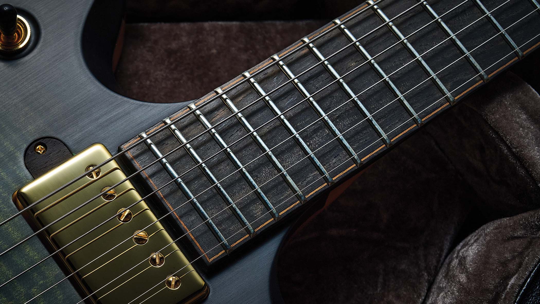 Lowden GL-J: George Lowden cites the Gibson ES-335 as an inspiration, but double-cutaway aside, it&rsquo;s a totally different design