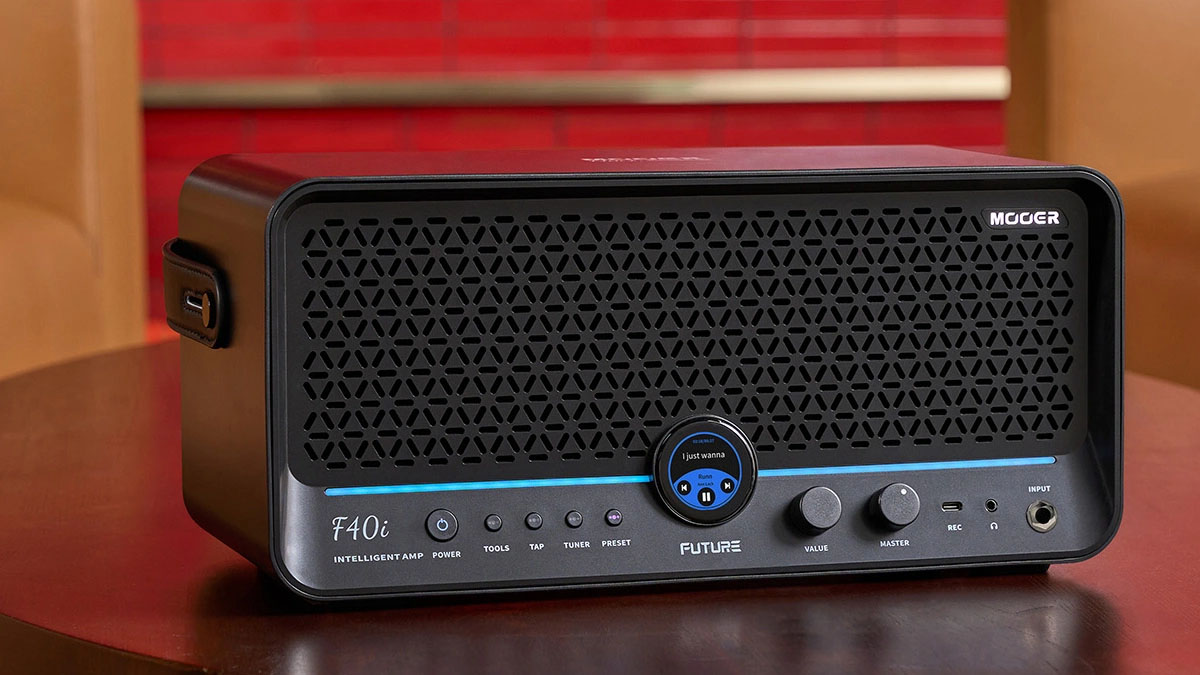 A glam shot of Mooer Audio F40i / F40i Intelligent Amp, with the smart desktop amp finished inM black.