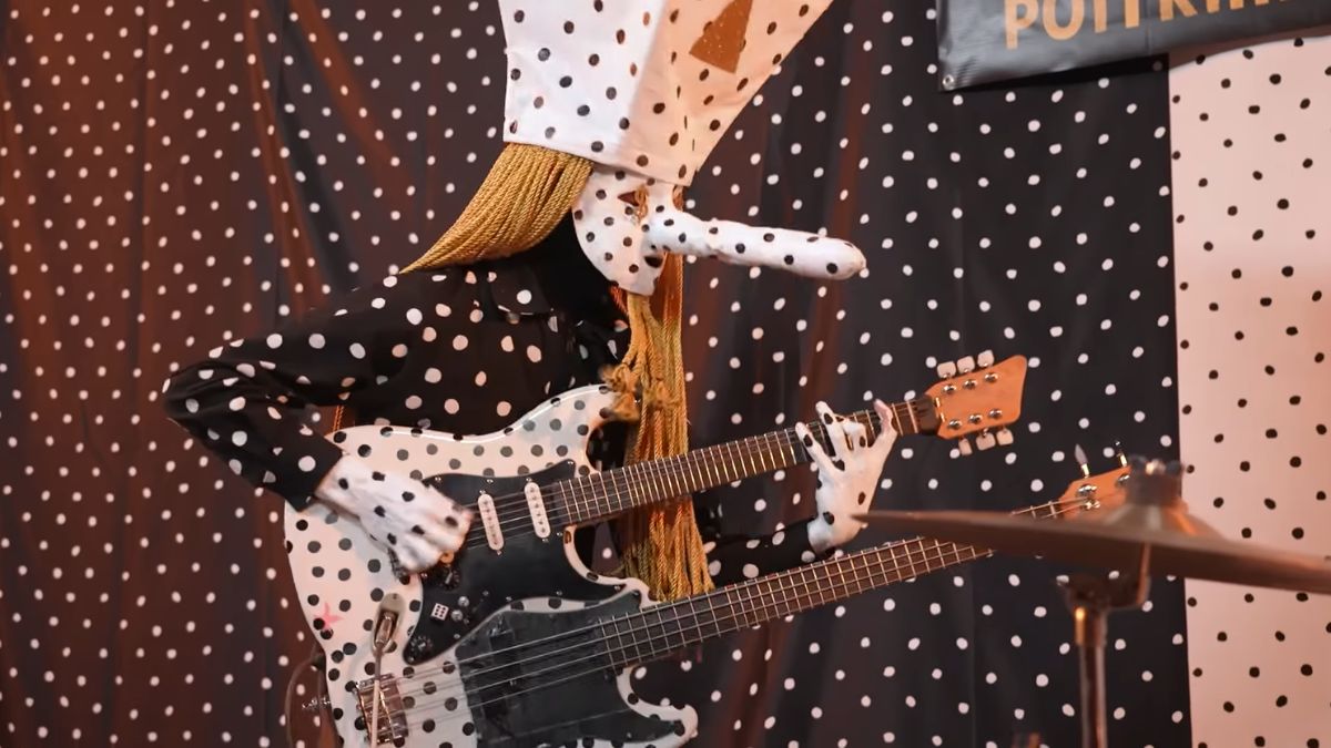 Angine de Poitrine performing on KEXP