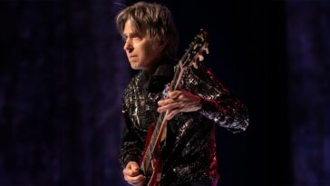 Enter to win tickets for Eric Johnson at Guitar Player Presents!]