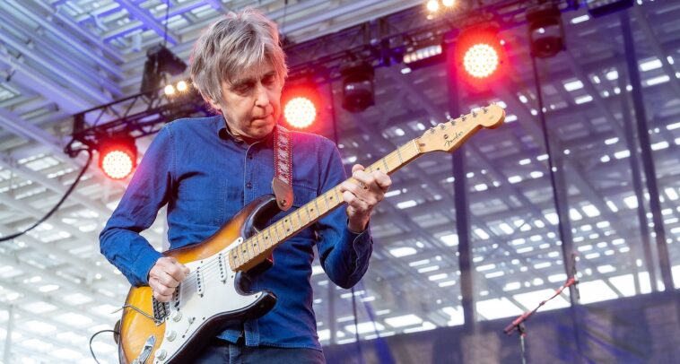 Eric Johnson Discusses Why Vintage Guitars Aren't Always Superior]