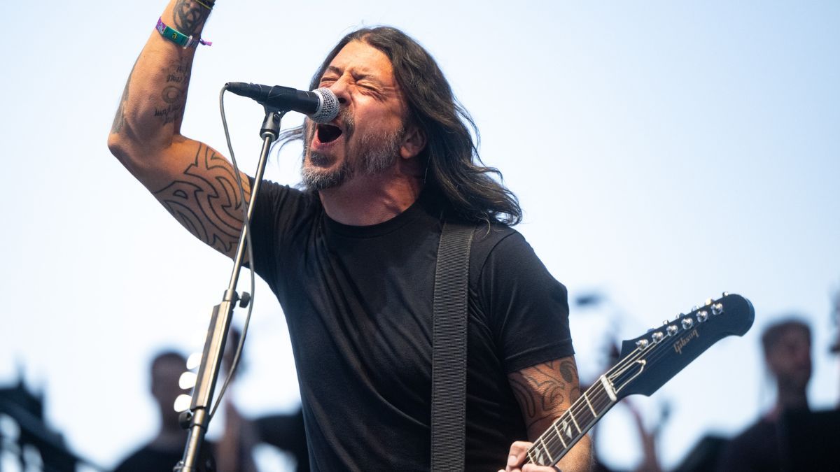How Dave Grohl Discovered His "Fortunate Guitar" with Foo Fighters]
