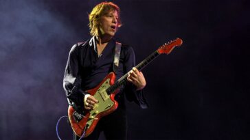 Jason Falkner Discusses His Unexpected Tour with Foo Fighters]
