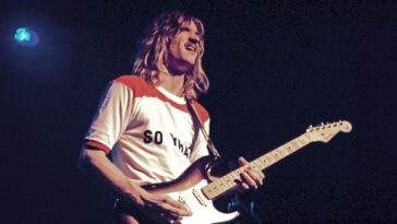Joe Walsh Discusses His Key to a Lasting Career and Life]