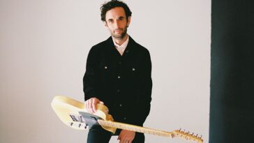 Julian Lage Offers Comprehensive Guitar Masterclass! The Jazz Prodigy Unveils Intensive Multi-Day Workshop Covering All Aspects of Guitar.]