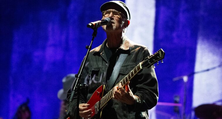 Marshall Crenshaw Discusses Guitars and His New Album, From the Hellhole]