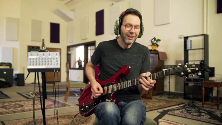 Paul Gilbert - Blues For Rabbit (Behold Electric Guitar) 18 Paul Gilbert