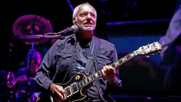 Peter Frampton Reflects on the Instant He Realized Something Was Amiss]