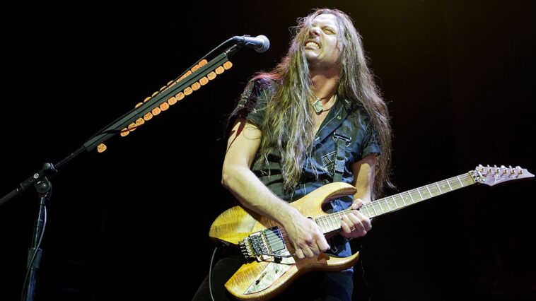 Reb Beach Discusses the Distinctions Between Whitesnake and Winger Guitar Solos]