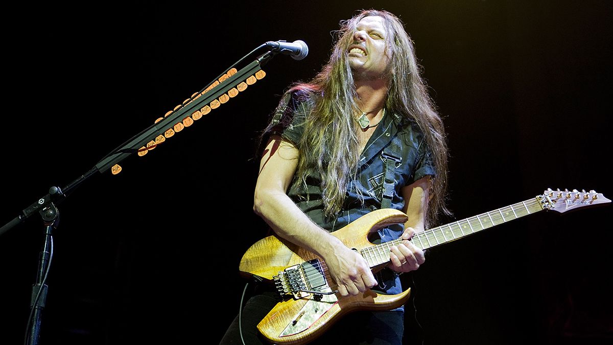 Reb Beach Discusses the Distinctions Between Whitesnake and Winger Guitar Solos]