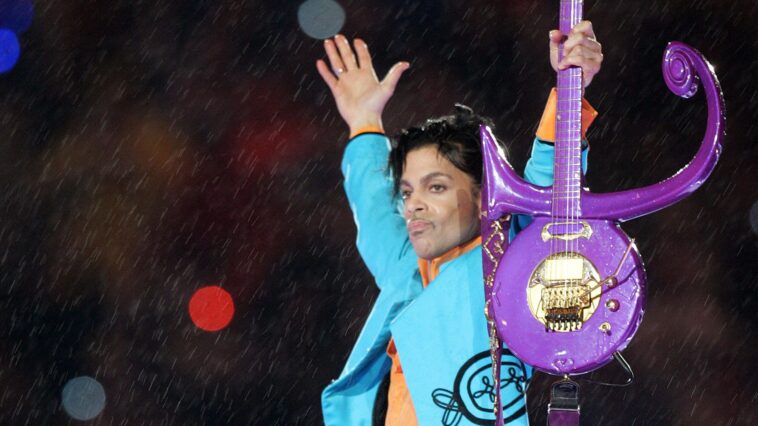 Rolling Stone Unveils Its List of the Greatest Guitar Solos Ever]