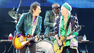 Ronnie Wood discusses his guitar interplay with Keith Richards.]