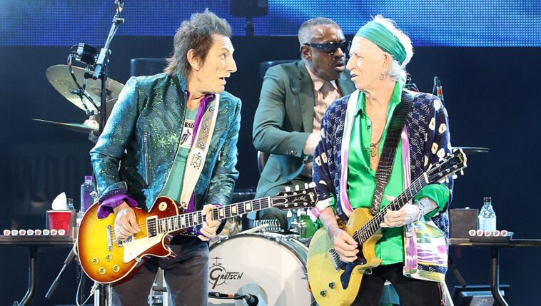 Ronnie Wood discusses his guitar interplay with Keith Richards.]