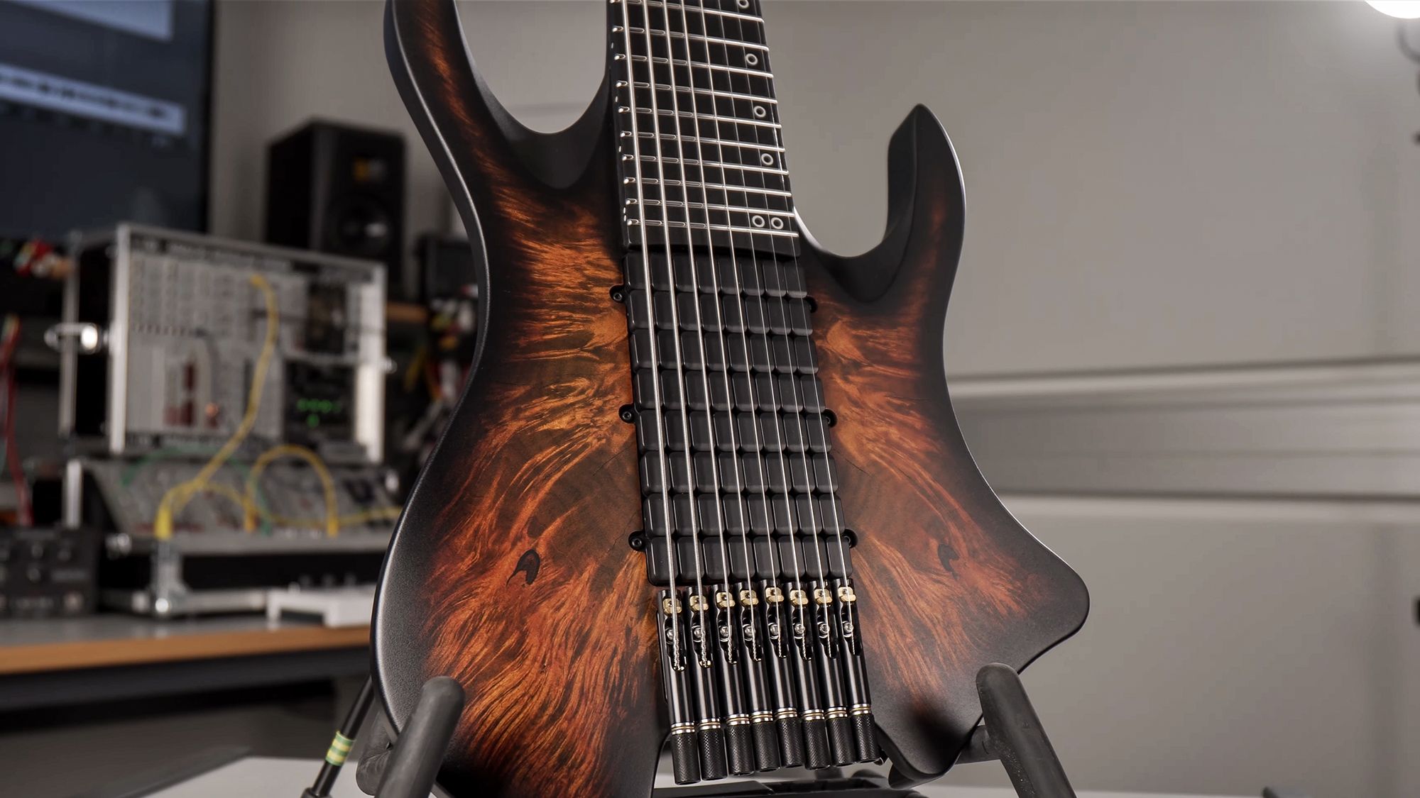 What's the maximum number of pickups? This guitar features 64.]