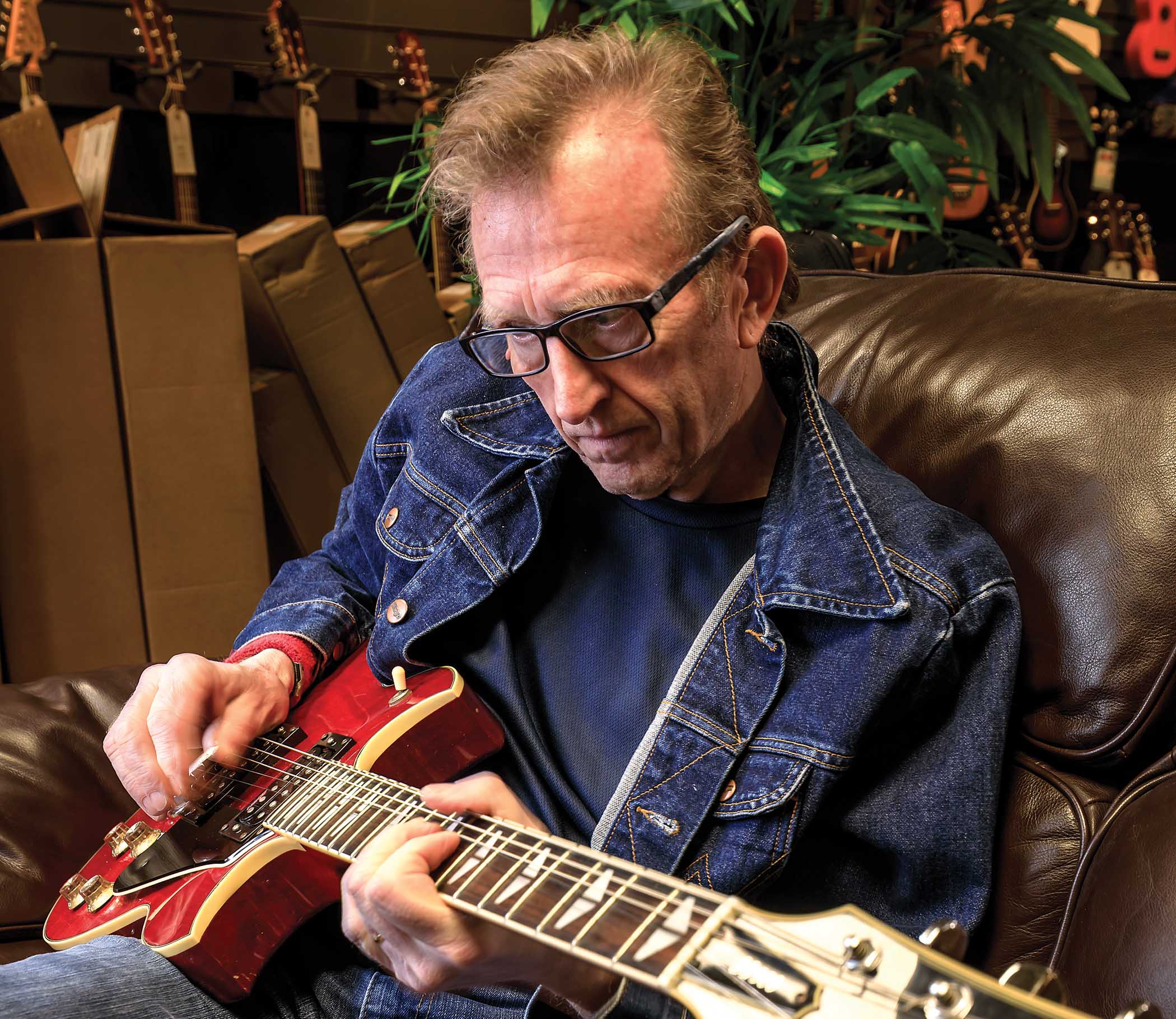 Bruce Watson of Big Country plays his red Yamaha
