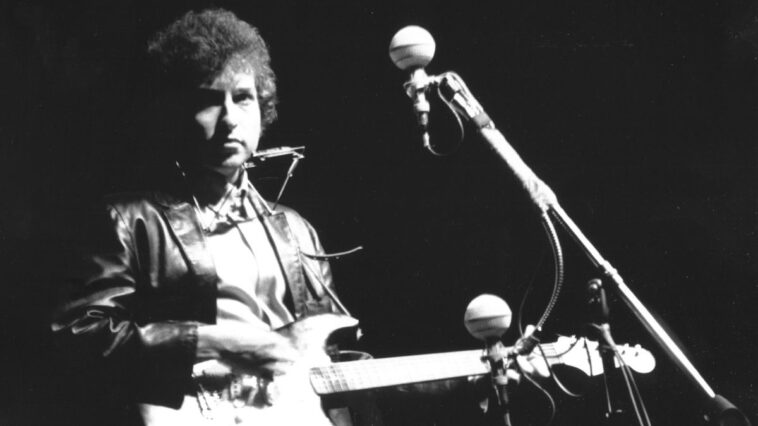 George Harrison on Bob Dylan going electric