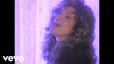 “It is as though the part of the brain that sends out invitations to participate in life has temporarily misplaced the guest list”: Carly Simon opens up about her battles with Parkinson’s, depression and apathy