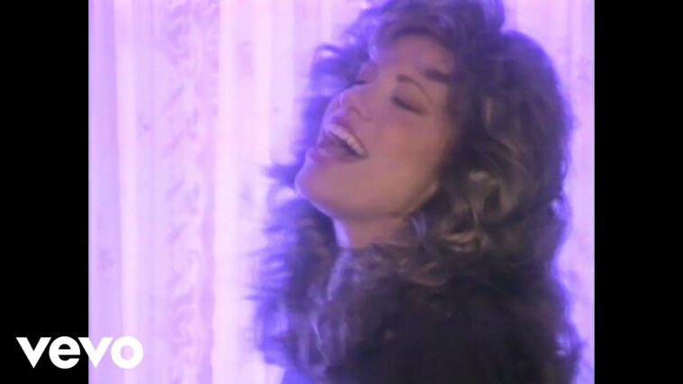 “It is as though the part of the brain that sends out invitations to participate in life has temporarily misplaced the guest list”: Carly Simon opens up about her battles with Parkinson’s, depression and apathy