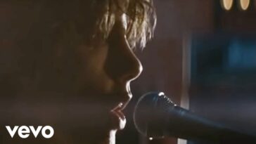 “My plan, which Andy probably didn't like, was based on when Prince wrote Nothing Compares 2 U and no one knew it was a Prince song until it became this big hit”: Razorlight’s biggest song was originally intended for another artist, says Johnny Borrell