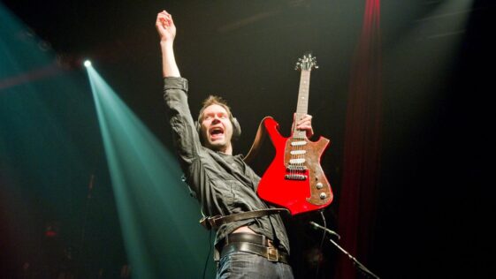 Paul Gilbert on the bizarre effect hearing loss has on live shows