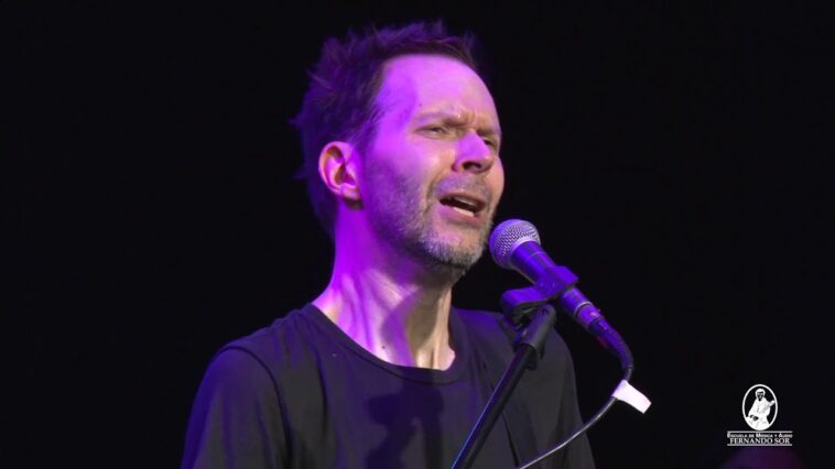 Paul Gilbert playing with a concertgoer's guitar at the Fernando Sor School 18 Paul Gilbert