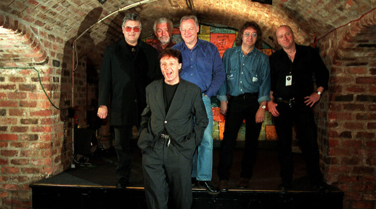 David Gilmour on his magical duet playing John Lennon with Paul McCartney 18 David Gilmour on his magical duet playing John Lennon with Paul McCartney