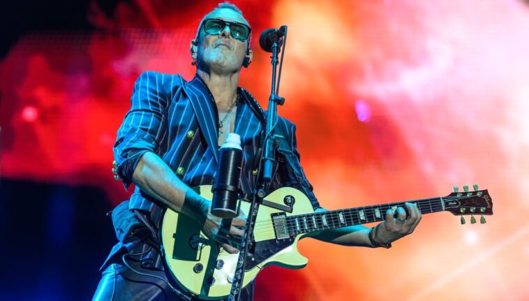 Def Leppard guitarist Vivian Campbell says his cancer has returned 18 Def Leppard guitarist Vivian Campbell says his cancer has returned