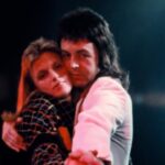 Fans call for Wings guitarist to be honored with statue