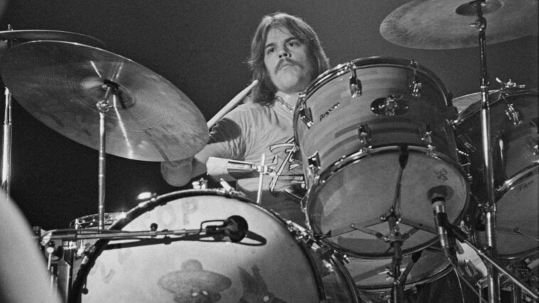 Frank Beard, ZZ Top drummer, dies aged 77: "I made him jam for eight hours straight until his tongue just fell out. By the time we stopped, we both knew we had a band" 18 Frank Beard, ZZ Top drummer, dies aged 77: "I made him jam for eight hours straight until his tongue just fell out. By the time we stopped, we both knew we had a band"