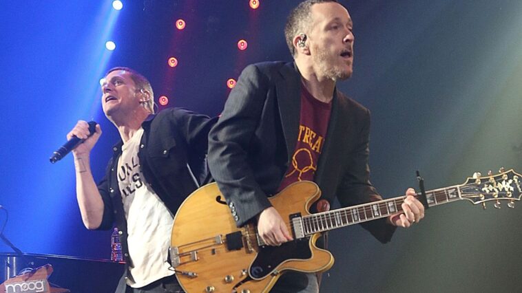 “I don’t know how many times I’ve told you about swinging that thing”: Rob Thomas smacks his Matchbox Twenty bandmate with a mic stand
