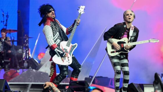 Nikki Sixx admits Mötley Crüe use backing tracks live
