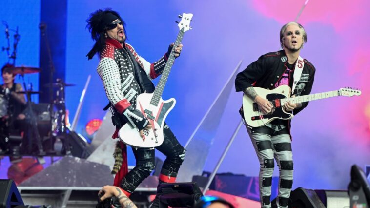 Nikki Sixx admits Mötley Crüe use backing tracks live