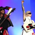 Nikki Sixx admits that Mötley Crue do use backing tapes, but says that the band members always play their instruments: “Since we saw Queen using some during Bohemian Rhapsody live, we understood that we could bring in elements that we could not do"