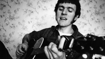 Ralph McTell reveals the story behind his classic hit "Streets of London"