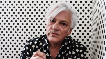 “Rock and roll is for senior citizens now – However strange one feels, you can just look at the Stones who are far older and further down the path to oblivion”: Robyn Hitchcock reflects on his many decades of innovative songwriting