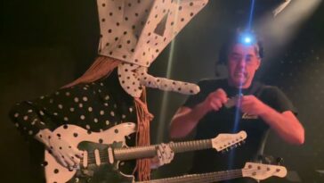 Angine de Poitrine broke a string onstage – and restringing the double-neck was so challenging it nearly derailed the show