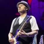 Christopher Cross apologizes to Canadians for Trump