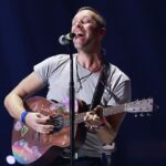 “I thought, ‘This guy has a really good voice. He sounds really similar to Chris Martin’”: Busker unknowingly plays Coldplay classic with the band’s frontman 26 “I thought, ‘This guy has a really good voice. He sounds really similar to Chris Martin’”: Busker unknowingly plays Coldplay classic with the band’s frontman