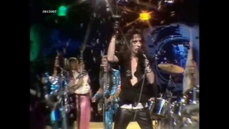 “John Lennon told me it was a great song. We took it off the worst album we ever made and turned it into one of the biggest hits we ever had”: Alice Cooper’s satirical ’70s hit – and his high times with Lennon, Keith Moon, Ringo Starr and Salvador Dali 18 “John Lennon told me it was a great song. We took it off the worst album we ever made and turned it into one of the biggest hits we ever had”: Alice Cooper’s satirical ’70s hit – and his high times with Lennon, Keith Moon, Ringo Starr and Salvador Dali