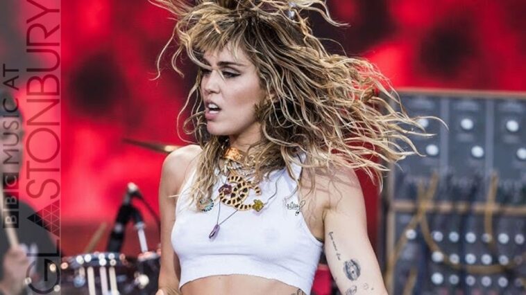 “My guitar is like my best friend. My guitar can get me through anything”: As she enters a new era by dropping the Cyrus name and rocking out in a white jumpsuit with a black Fender Strat, here’s what Miley has said about playing guitar 18 “My guitar is like my best friend. My guitar can get me through anything”: As she enters a new era by dropping the Cyrus name and rocking out in a white jumpsuit with a black Fender Strat, here’s what Miley has said about playing guitar