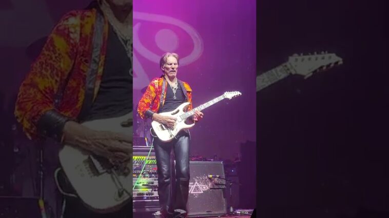 Steve Vai's talking + Tender Surrender - Bikini 12/07/2022 18 Steve Vai